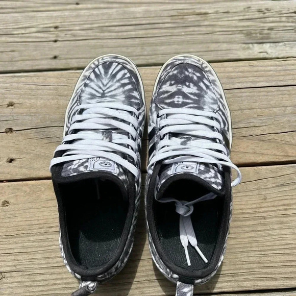 Men’s Adidas Sneakers - Picture 4 of 8